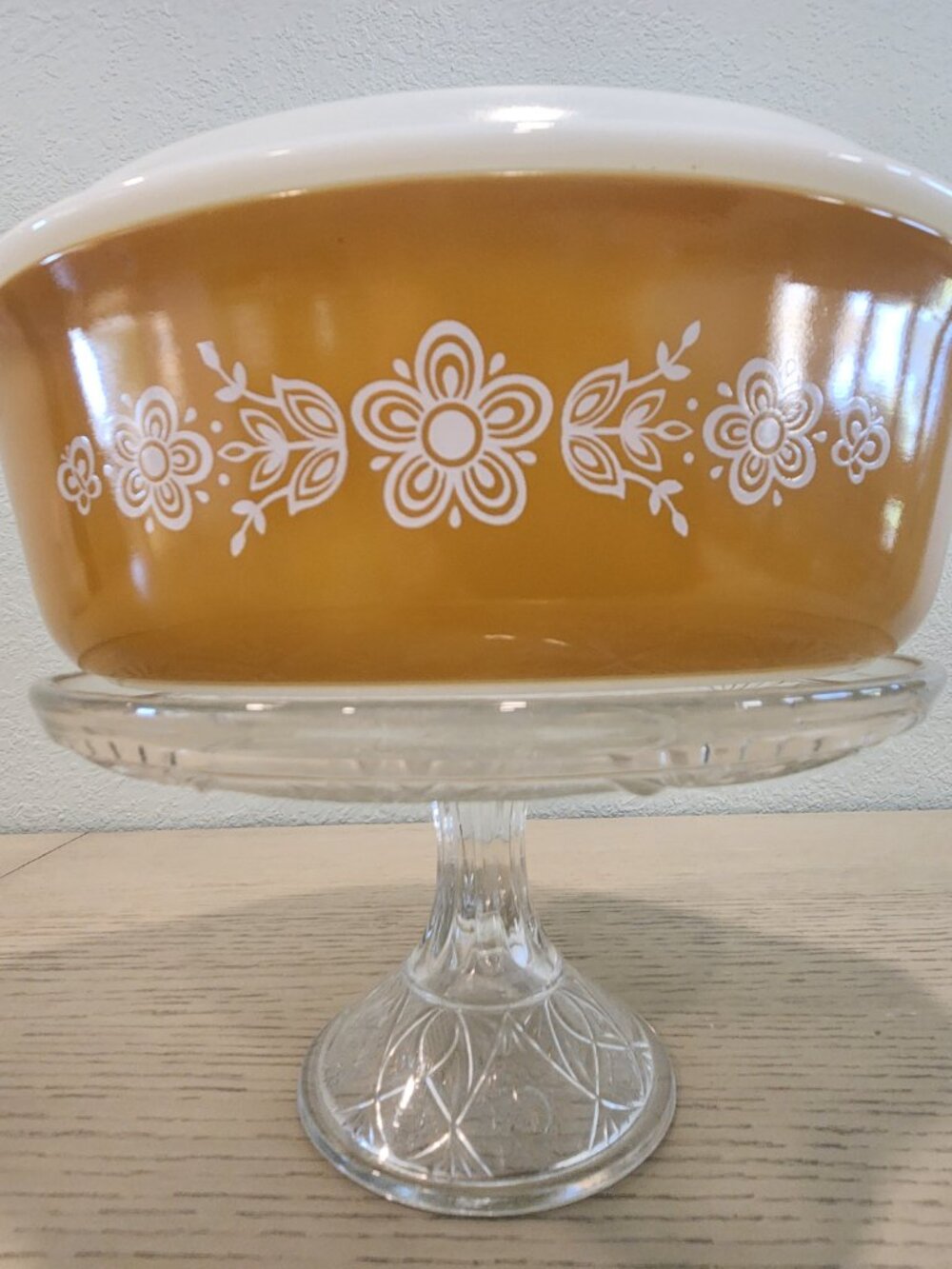 Vintage PYREX Butterfly Gold 045 Casserole Dish 2.5 QT With Lid